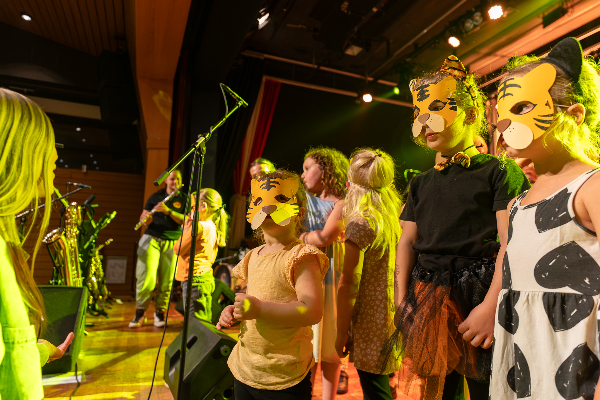 Kinder des Vorschulchors der Friends of Music Oberaußem beim Auftritt des Jubiläumskonzerts